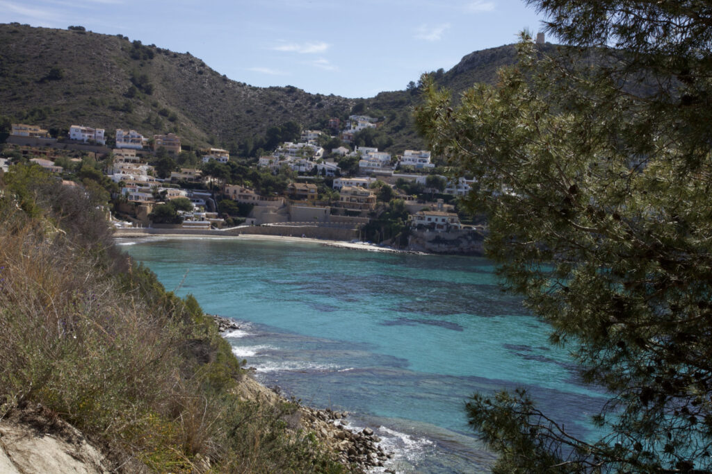 A turquoise cove on the coast at Moraira